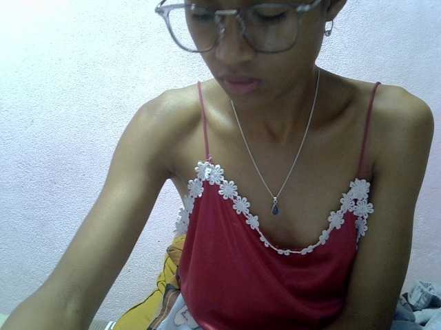 Yalane live cam on BongaCams