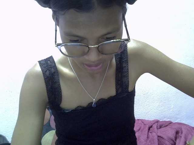 Yalane live cam on BongaCams