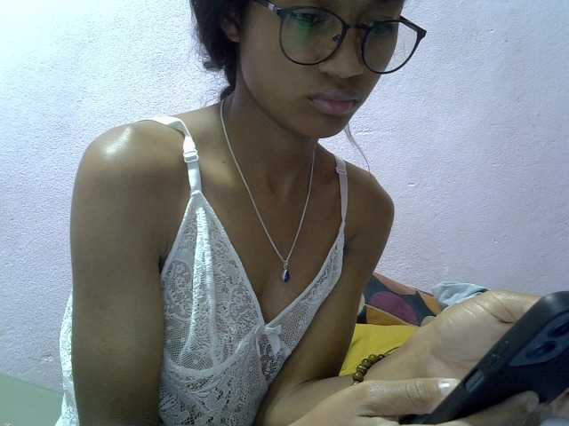 Yalane live cam on BongaCams