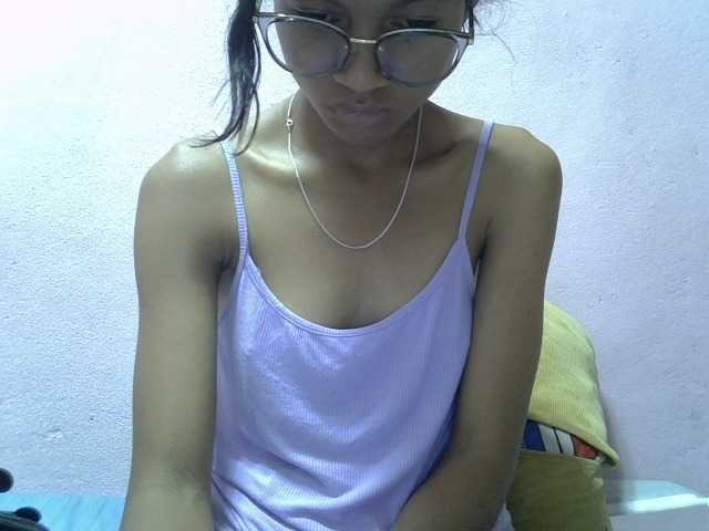 Yalane live cam on BongaCams
