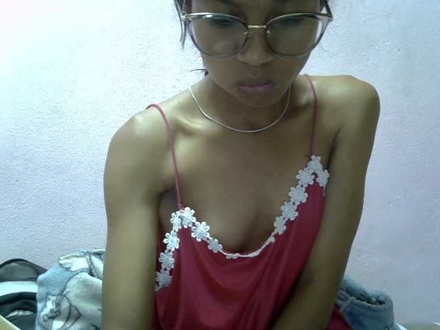 Yalane live cam on BongaCams