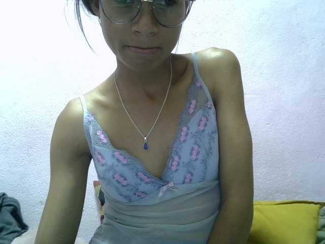 Yalane live cam on BongaCams
