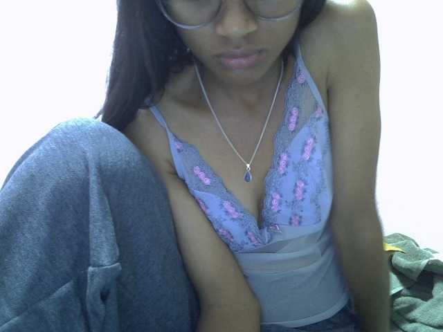 Yalane live cam on BongaCams