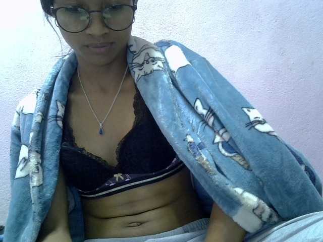 Yalane live cam on BongaCams