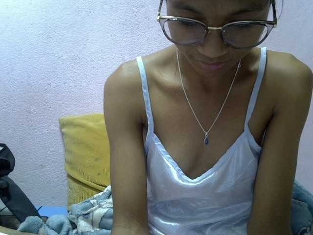 Yalane live cam on BongaCams
