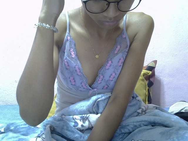 Yalane live cam on BongaCams