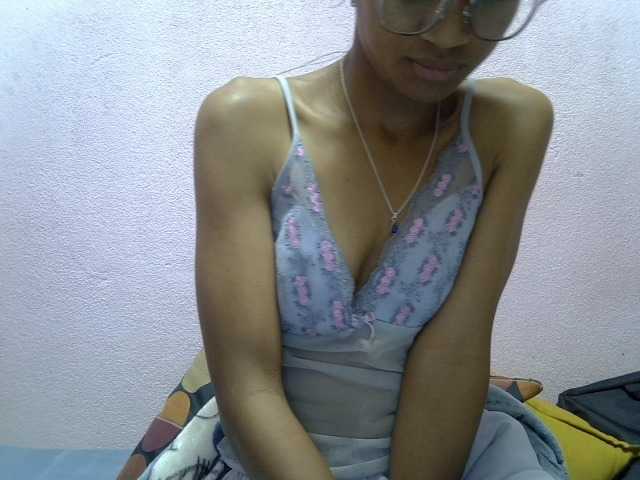 Yalane live cam on BongaCams