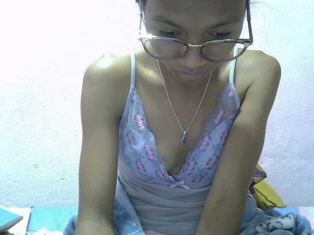 Yalane live cam on BongaCams