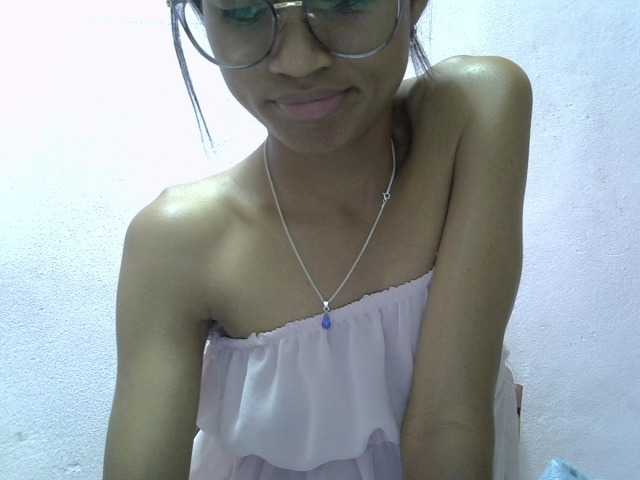 Yalane live cam on BongaCams