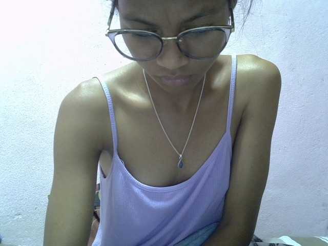 Yalane live cam on BongaCams
