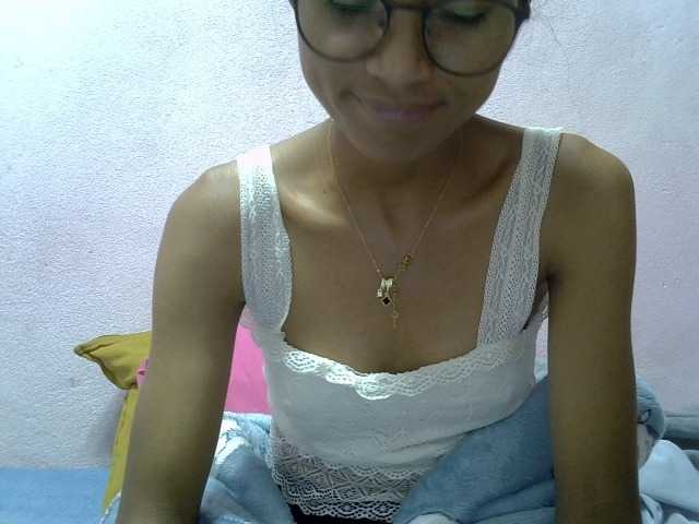 Yalane live cam on BongaCams