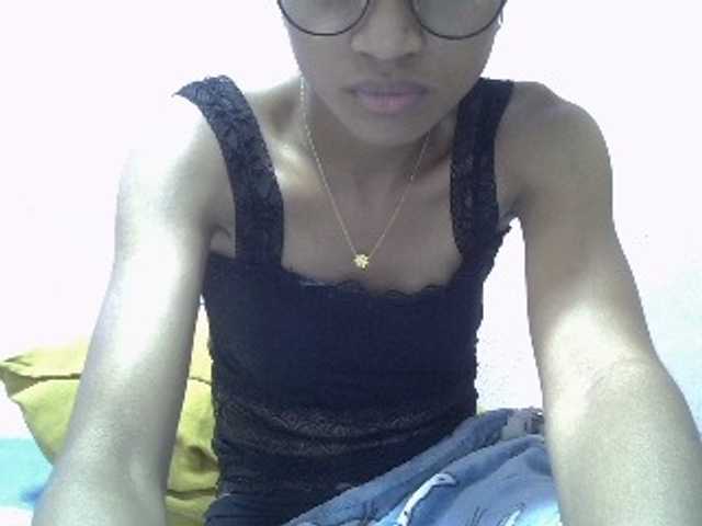 Yalane live cam on BongaCams