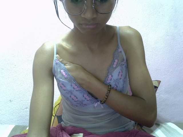 Yalane live cam on BongaCams