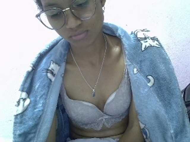 Yalane live cam on BongaCams