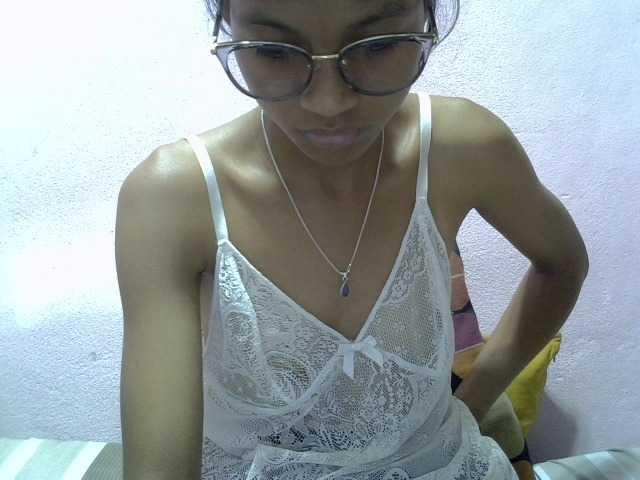 Yalane live cam on BongaCams