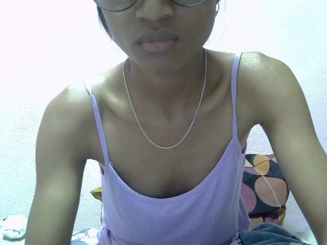Yalane live cam on BongaCams