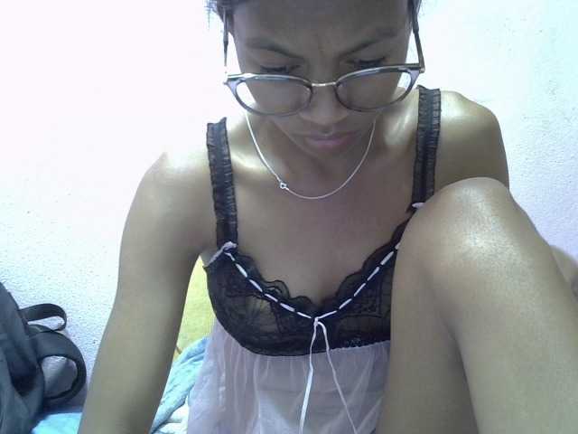 le modèle Yalane est en webcam porno dans un show sur le site bongacams, il possède les tags suivants: Ebony,Brunette,Shaved