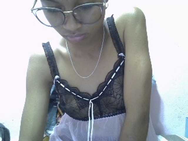 Yalane live cam on BongaCams