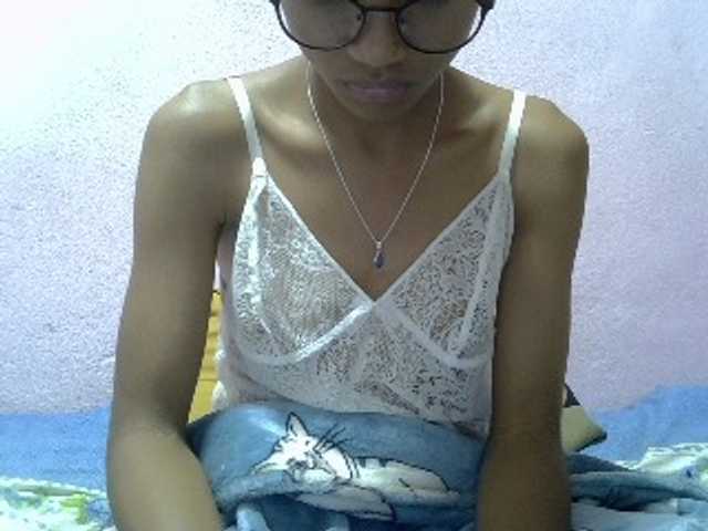 Yalane live cam on BongaCams