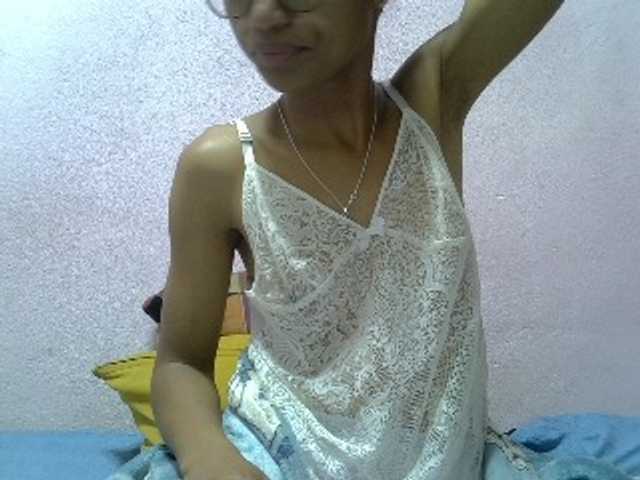 Yalane live cam on BongaCams