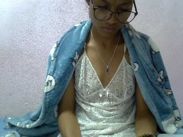Yalane live cam on BongaCams