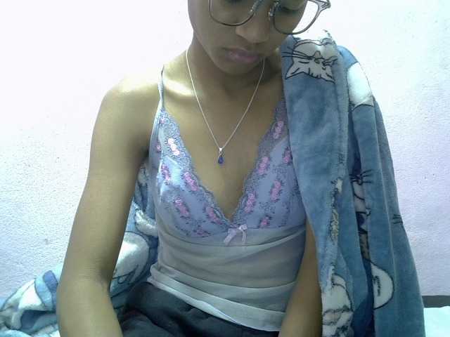 Yalane live cam on BongaCams