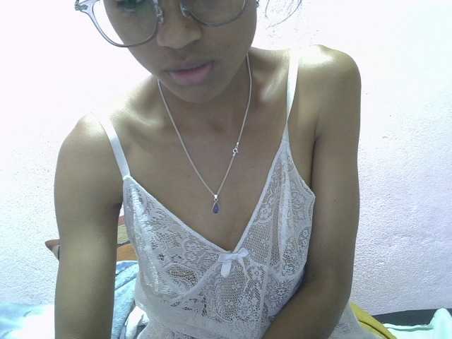 Yalane live cam on BongaCams