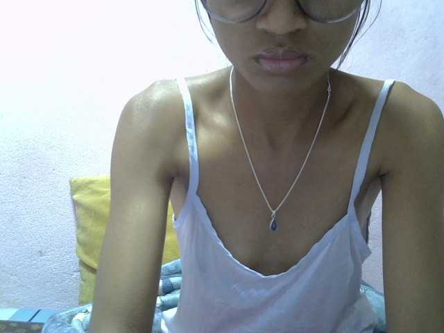 Yalane live cam on BongaCams