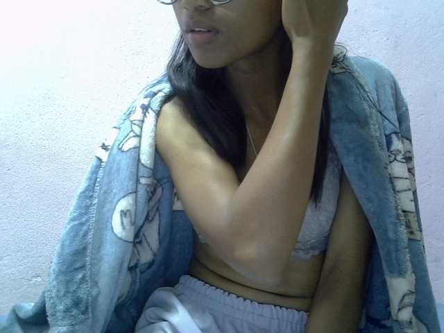 Yalane live cam on BongaCams