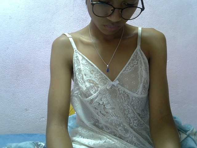 Yalane live cam on BongaCams