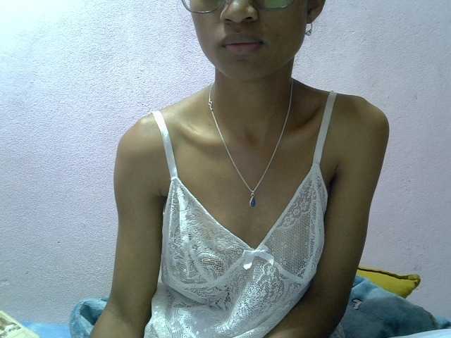 Yalane live cam on BongaCams