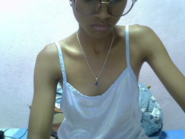 Yalane live cam on BongaCams