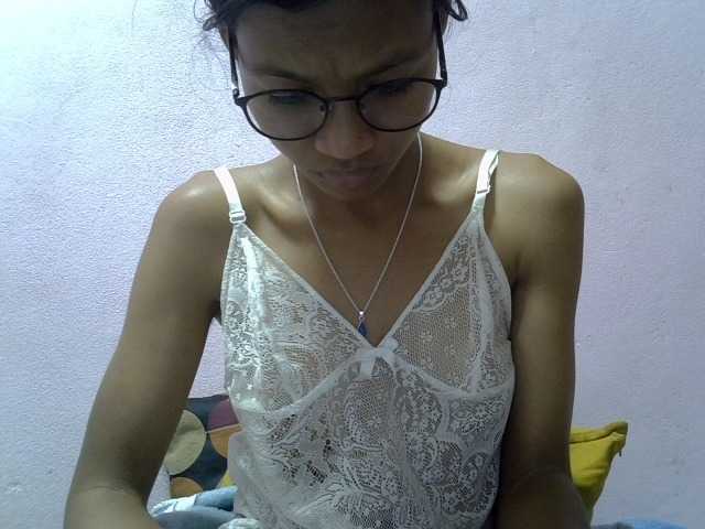 Yalane live cam on BongaCams