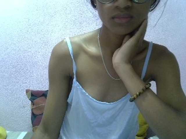 Yalane live cam on BongaCams