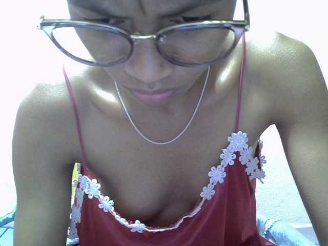 Yalane live cam on BongaCams
