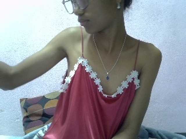 Yalane live cam on BongaCams