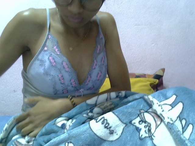 Yalane live cam on BongaCams