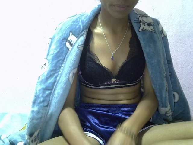 Yalane live cam on BongaCams