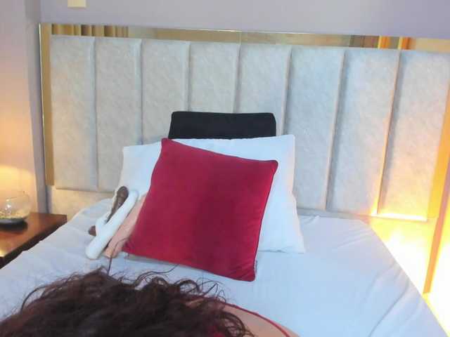 le modèle HannaWellss est en webcam porno dans un show sur le site bongacams, il possède les tags suivants: Latino/Hispanic,Brunette,Shaved