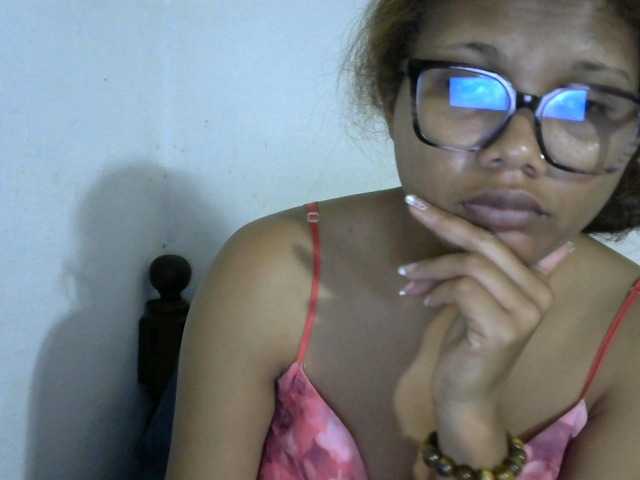 Anelah — live female cam