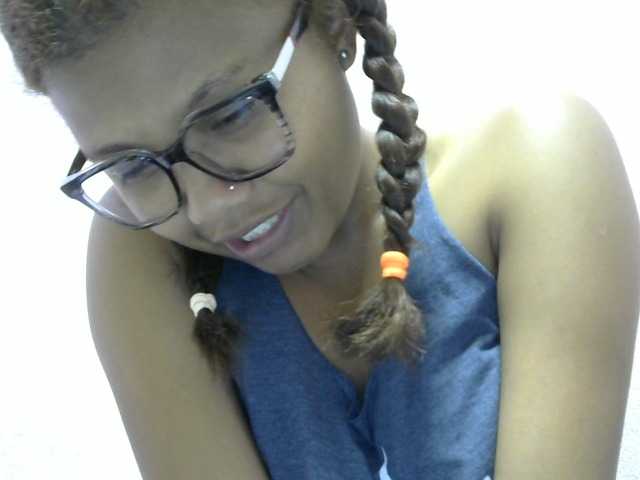 Anelah live cam on BongaCams