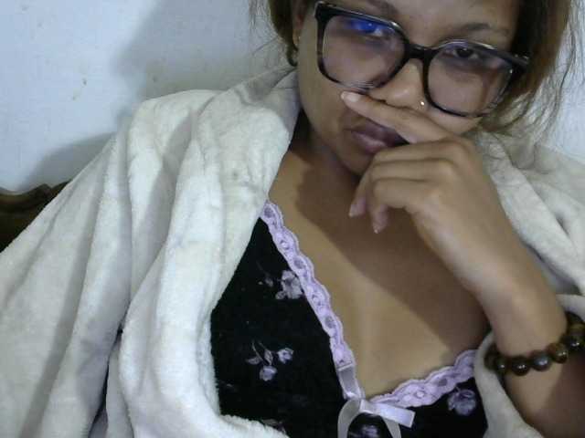 Anelah live cam on BongaCams