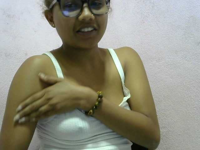 Anelah live cam on BongaCams