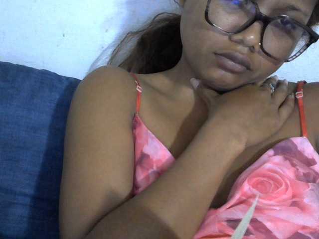 Anelah live cam on BongaCams
