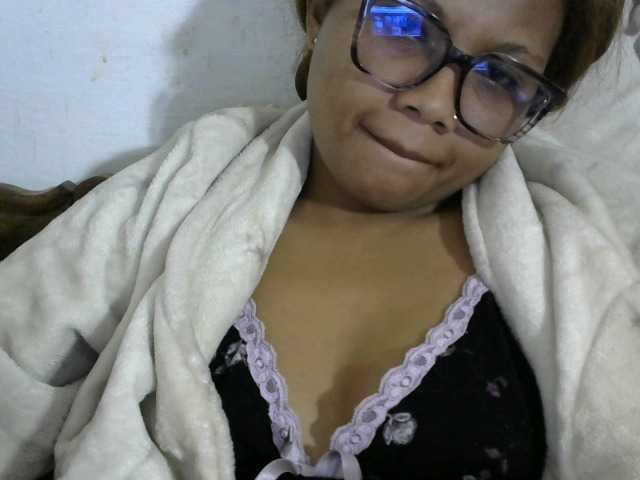 Anelah live cam on BongaCams