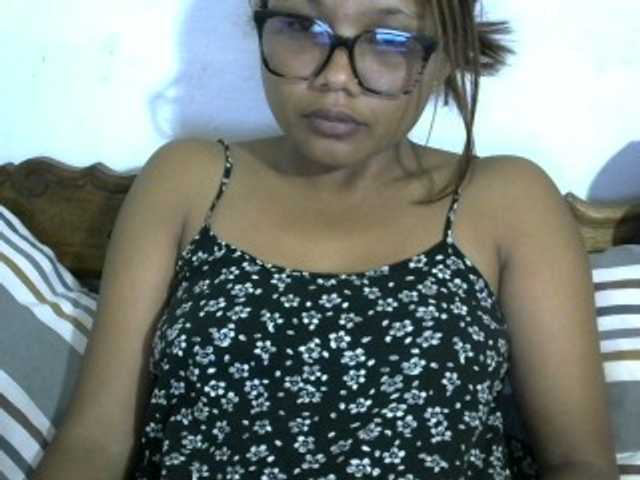 Anelah live cam on BongaCams