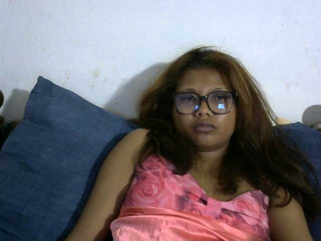 Anelah — live female cam