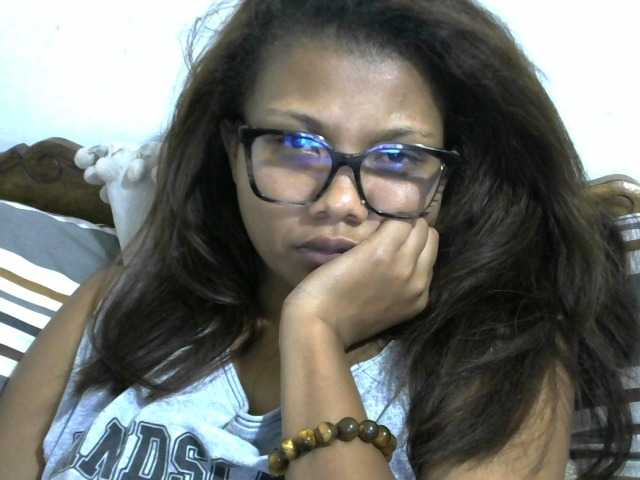le modèle Anelah est en webcam porno dans un show sur le site bongacams, il possède les tags suivants: Ebony,Brunette,Shaved