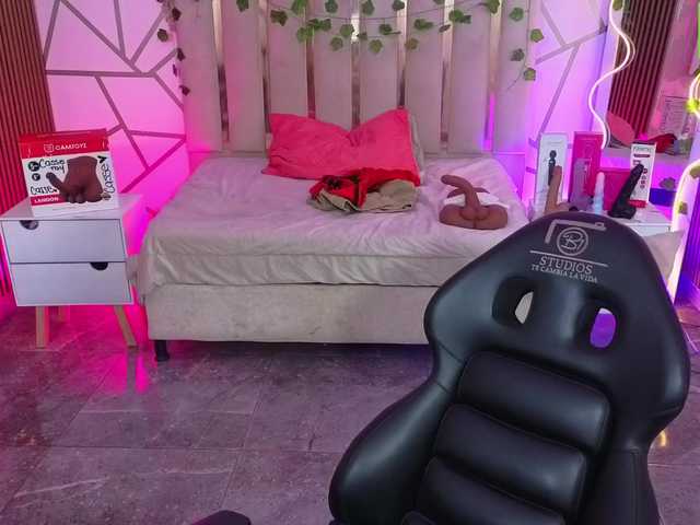 CASSE-TAY live cam on BongaCams