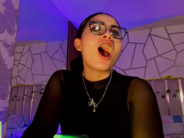 CASSE-TAY live cam on BongaCams